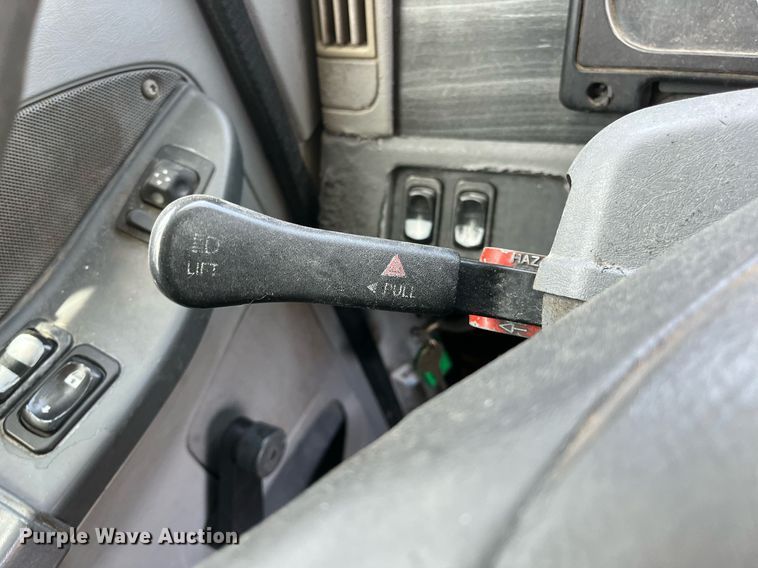 image for item DI8742 2007 Freightliner Columbia  semi truck