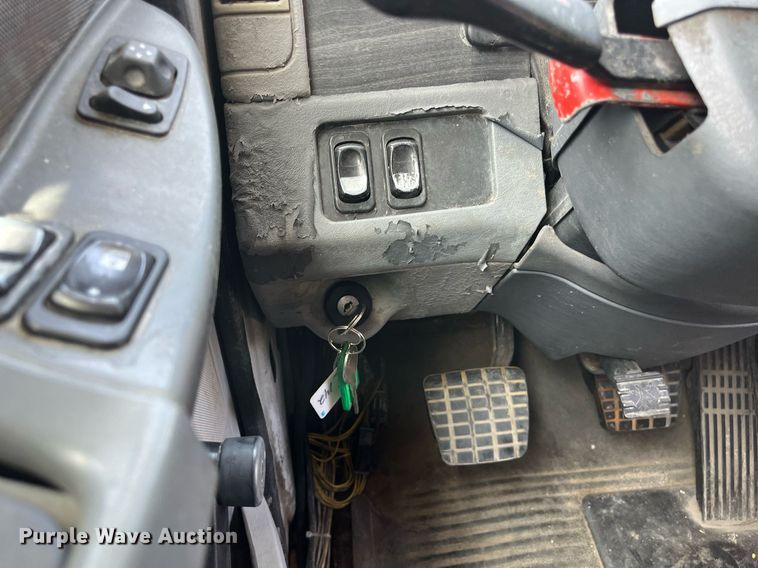 image for item DI8742 2007 Freightliner Columbia  semi truck