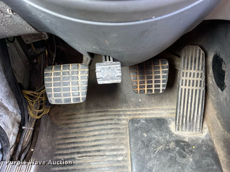 image for item DI8742 2007 Freightliner Columbia  semi truck