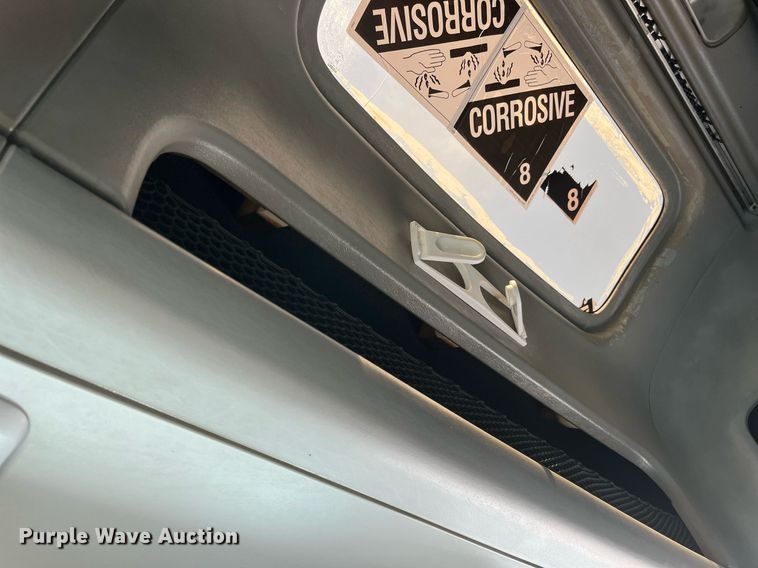 image for item DI8742 2007 Freightliner Columbia  semi truck