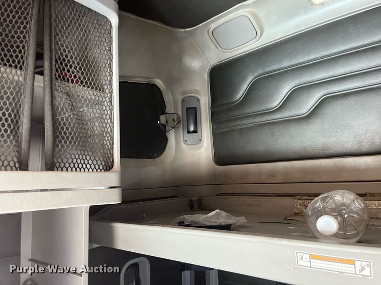 image for item DI8742 2007 Freightliner Columbia  semi truck