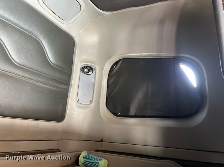 image for item DI8742 2007 Freightliner Columbia  semi truck