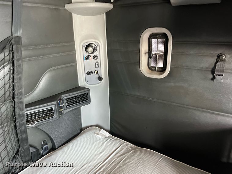 image for item DI8742 2007 Freightliner Columbia  semi truck