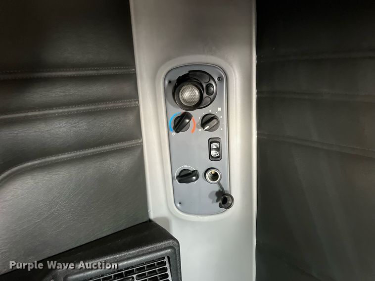 image for item DI8742 2007 Freightliner Columbia  semi truck