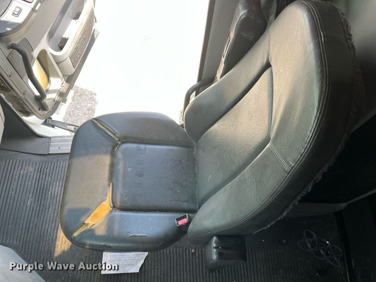 image for item DI8742 2007 Freightliner Columbia  semi truck