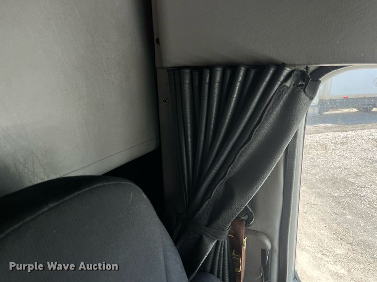 image for item DI8742 2007 Freightliner Columbia  semi truck