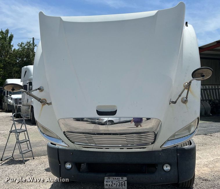 image for item DI8742 2007 Freightliner Columbia  semi truck