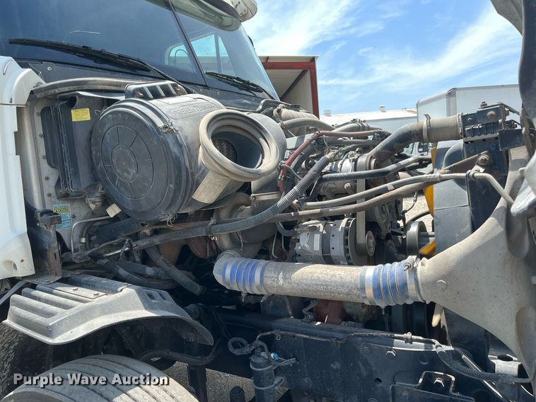 image for item DI8742 2007 Freightliner Columbia  semi truck