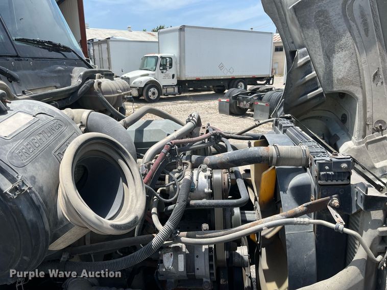 image for item DI8742 2007 Freightliner Columbia  semi truck