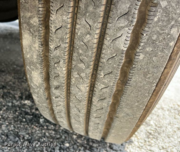 image for item DI8742 2007 Freightliner Columbia  semi truck