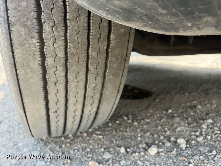 image for item DI8742 2007 Freightliner Columbia  semi truck