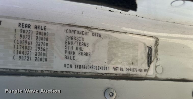 image for item DI8742 2007 Freightliner Columbia  semi truck