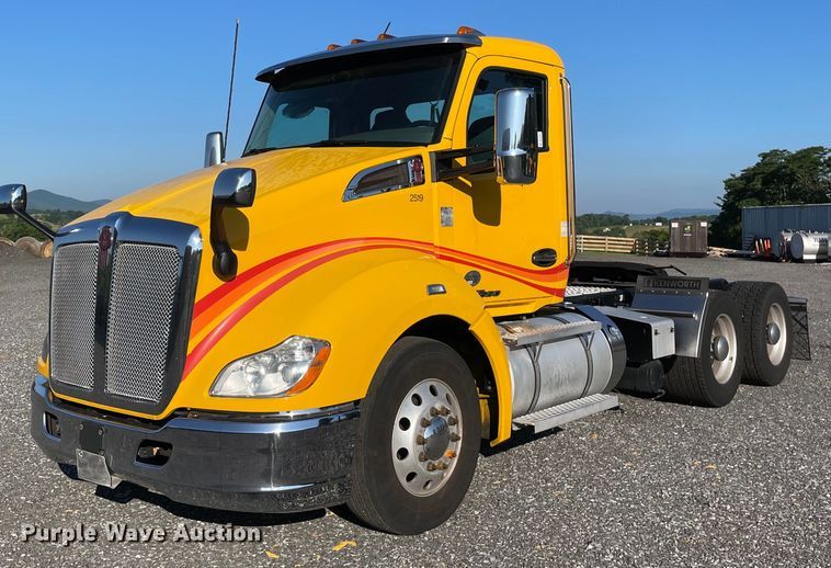 image for item DL3852 2019 Kenworth T680  semi truck