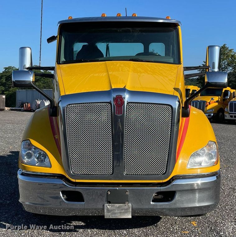image for item DL3852 2019 Kenworth T680  semi truck