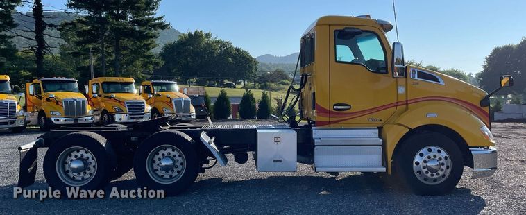 image for item DL3852 2019 Kenworth T680  semi truck