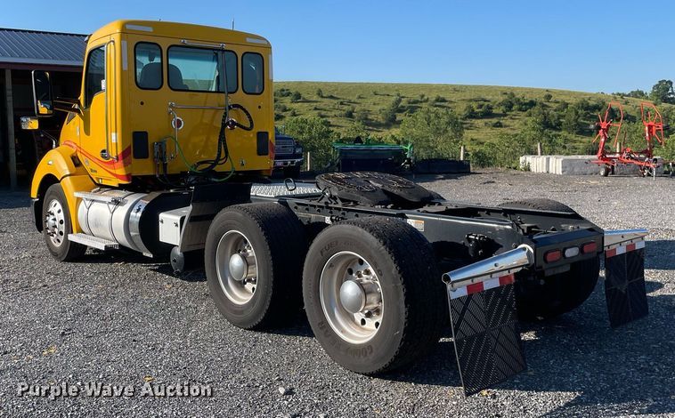 image for item DL3852 2019 Kenworth T680  semi truck