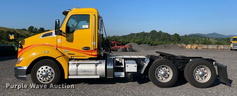 image for item DL3852 2019 Kenworth T680  semi truck