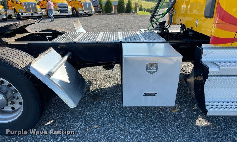 image for item DL3852 2019 Kenworth T680  semi truck