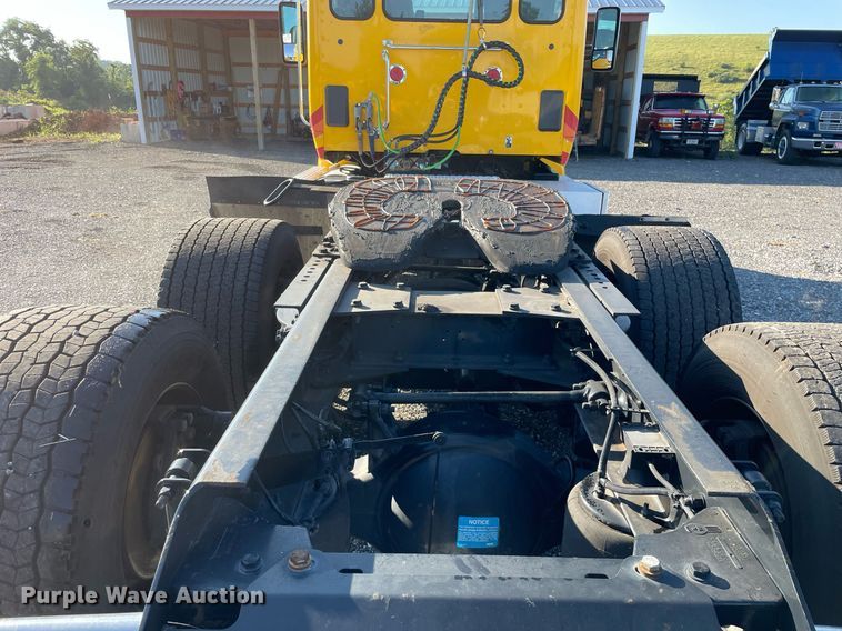 image for item DL3852 2019 Kenworth T680  semi truck