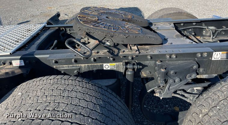 image for item DL3852 2019 Kenworth T680  semi truck