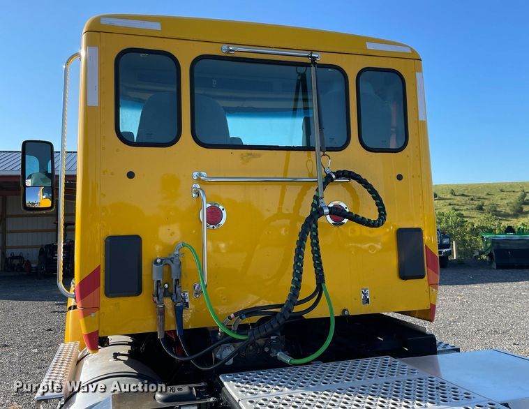 image for item DL3852 2019 Kenworth T680  semi truck