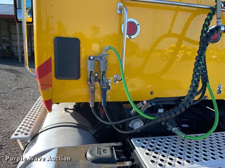 image for item DL3852 2019 Kenworth T680  semi truck