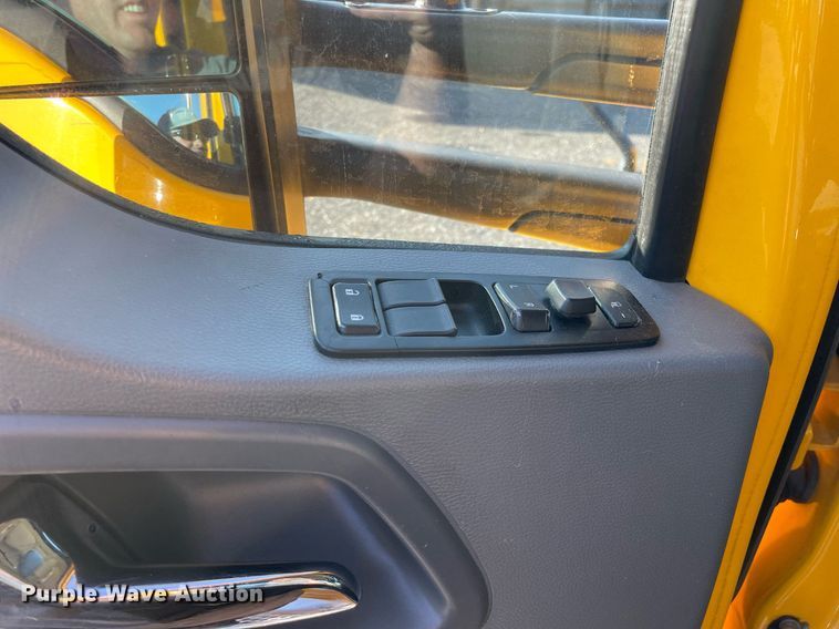 image for item DL3852 2019 Kenworth T680  semi truck