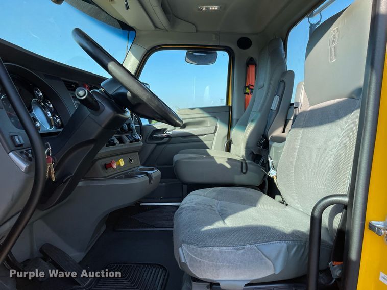 image for item DL3852 2019 Kenworth T680  semi truck