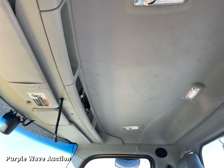 image for item DL3852 2019 Kenworth T680  semi truck