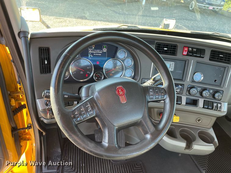 image for item DL3852 2019 Kenworth T680  semi truck