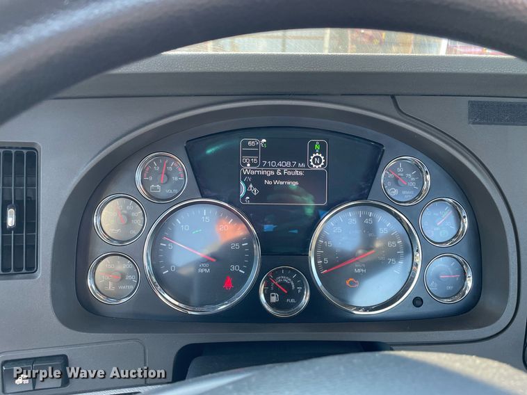 image for item DL3852 2019 Kenworth T680  semi truck