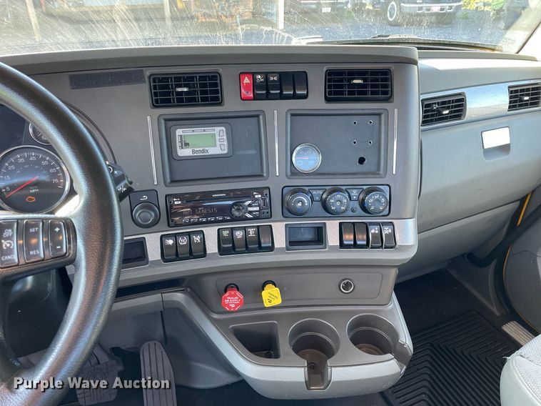 image for item DL3852 2019 Kenworth T680  semi truck