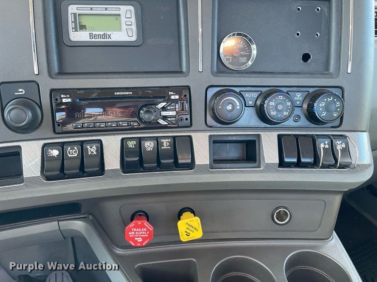 image for item DL3852 2019 Kenworth T680  semi truck