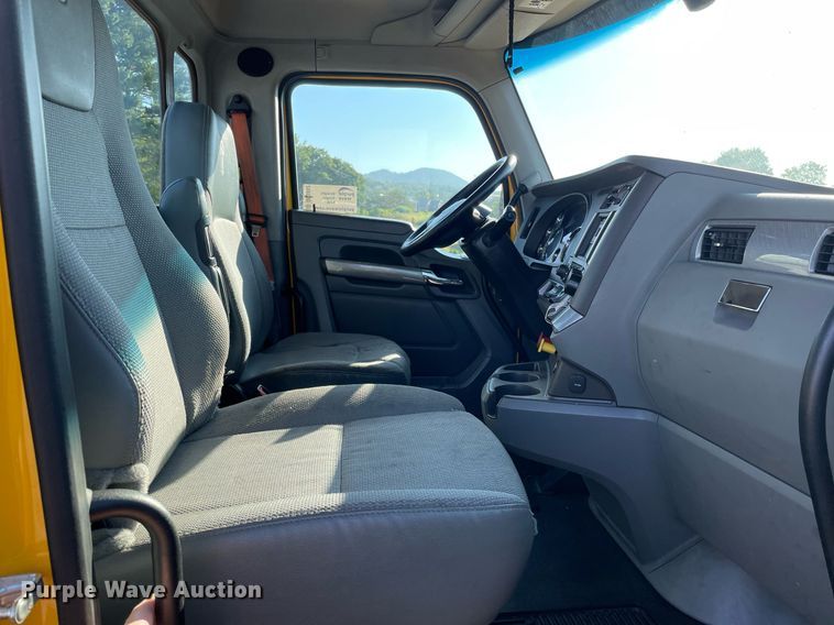 image for item DL3852 2019 Kenworth T680  semi truck