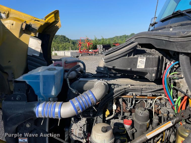 image for item DL3852 2019 Kenworth T680  semi truck