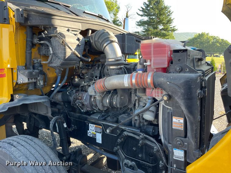 image for item DL3852 2019 Kenworth T680  semi truck