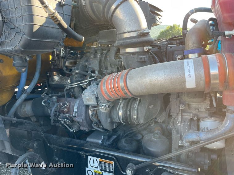 image for item DL3852 2019 Kenworth T680  semi truck