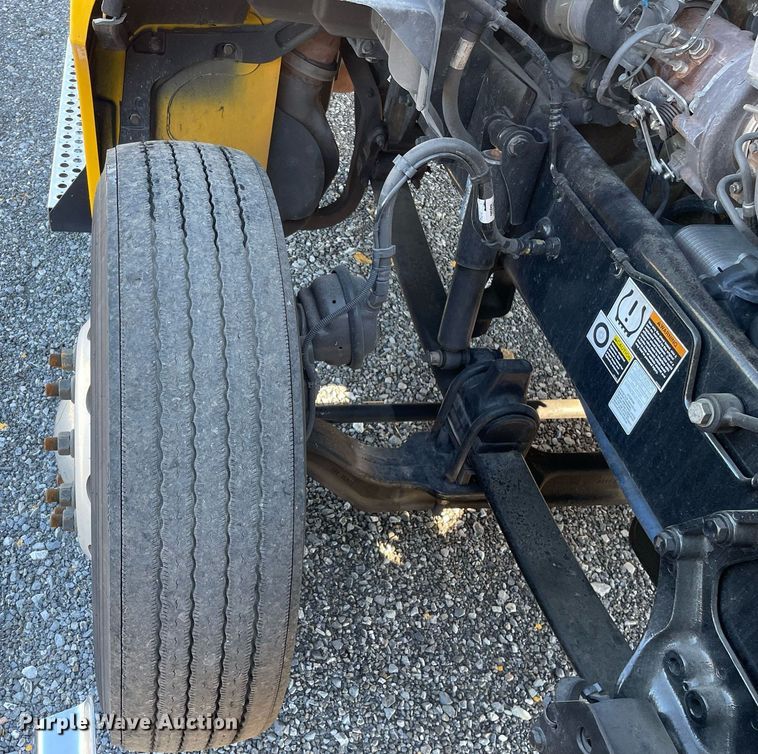 image for item DL3852 2019 Kenworth T680  semi truck