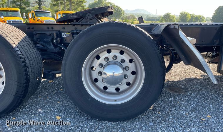 image for item DL3852 2019 Kenworth T680  semi truck