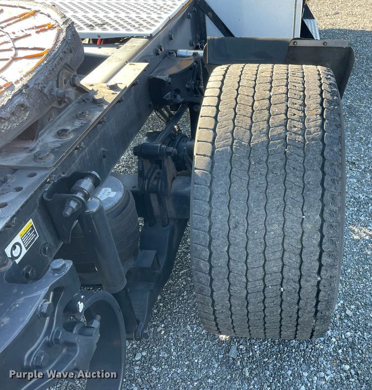 image for item DL3852 2019 Kenworth T680  semi truck