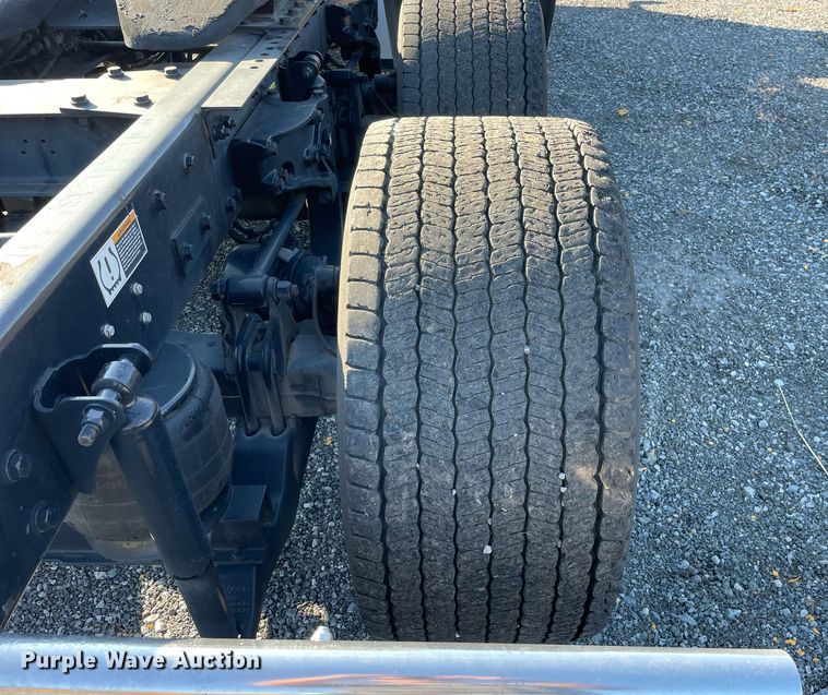 image for item DL3852 2019 Kenworth T680  semi truck