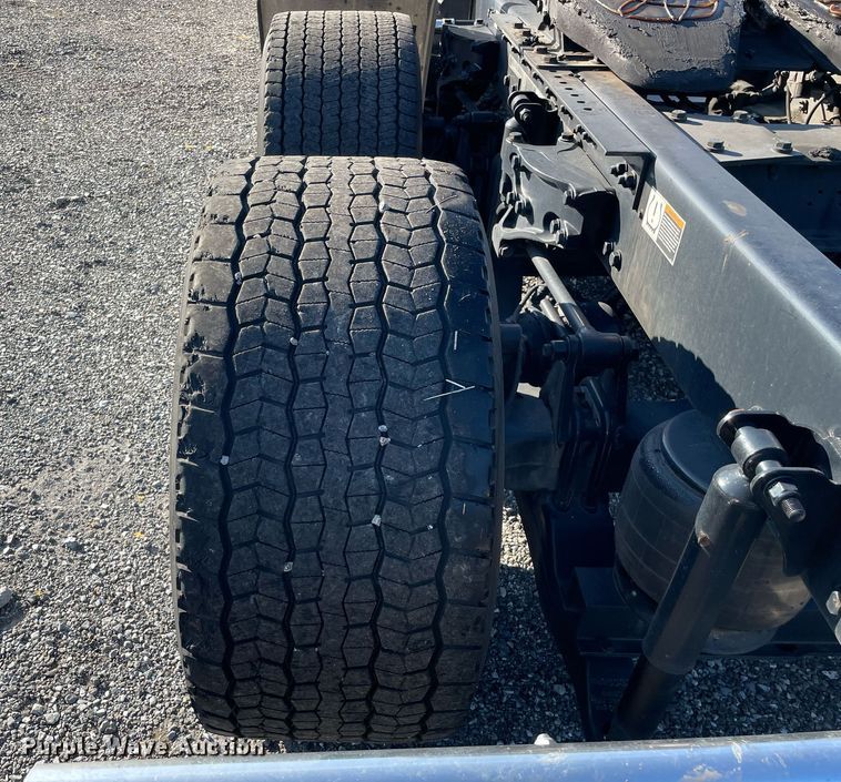 image for item DL3852 2019 Kenworth T680  semi truck