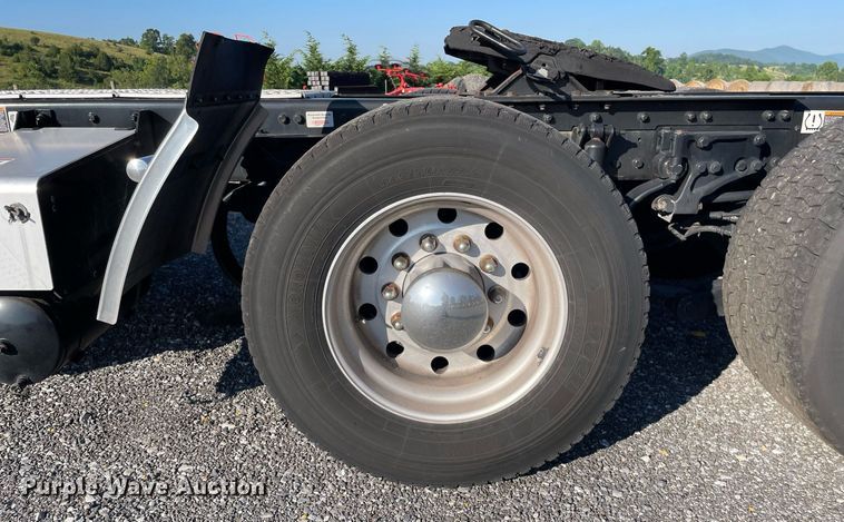 image for item DL3852 2019 Kenworth T680  semi truck