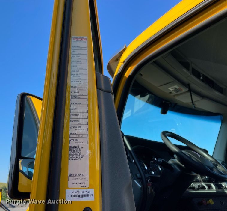 image for item DL3852 2019 Kenworth T680  semi truck