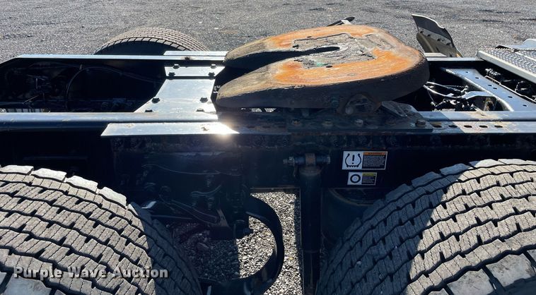 image for item DL3853 2019 Peterbilt 579  semi truck