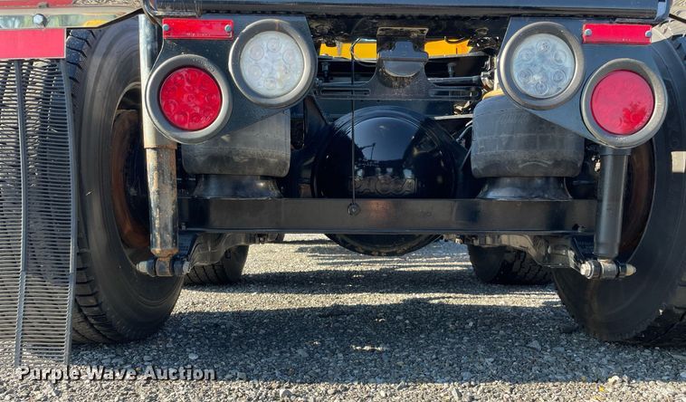 image for item DL3853 2019 Peterbilt 579  semi truck