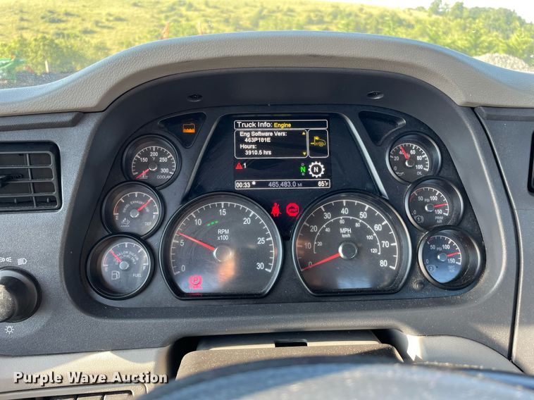 image for item DL3853 2019 Peterbilt 579  semi truck