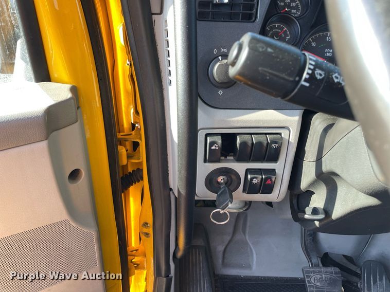 image for item DL3853 2019 Peterbilt 579  semi truck