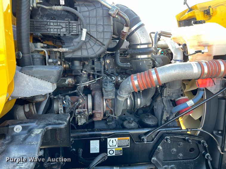 image for item DL3853 2019 Peterbilt 579  semi truck