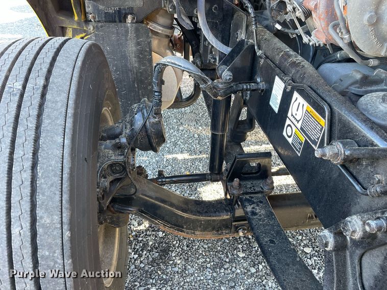 image for item DL3853 2019 Peterbilt 579  semi truck